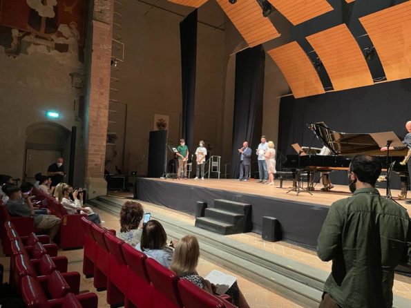 Premiazione dei nostri alunni Camelia Stefania Buftea e Federico Cruciani (Scuola Media Piermarini - Classe 3A)